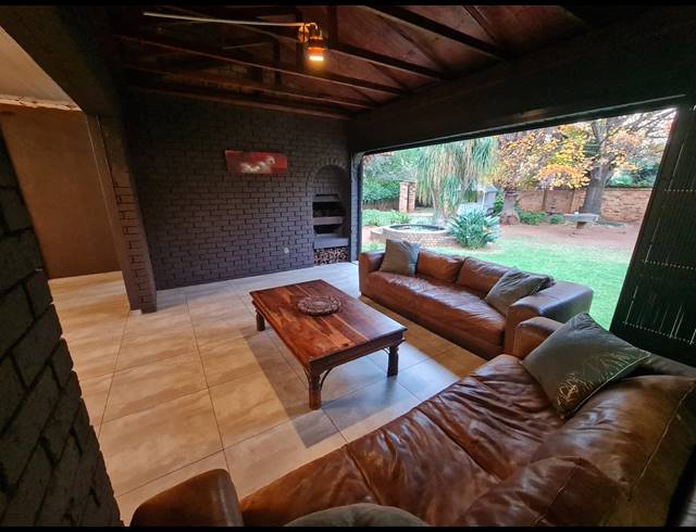 4 BEDROOM HOUSE FOR SALE IN SONNEVELD